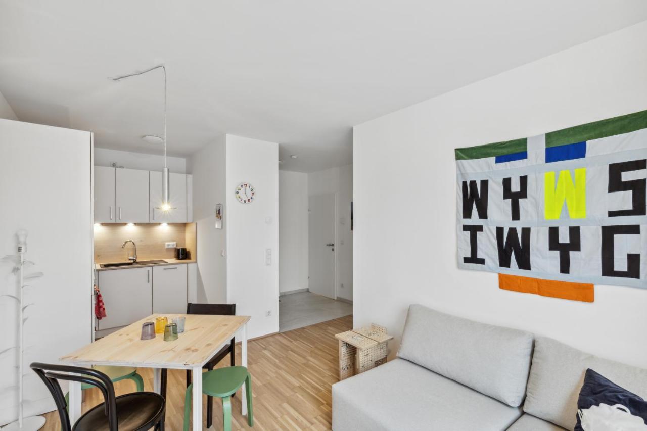 Ding Design In Brigittenau Apartment