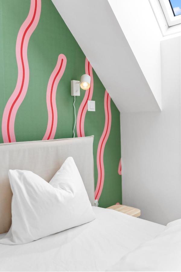 Ding Design In Brigittenau Apartment *