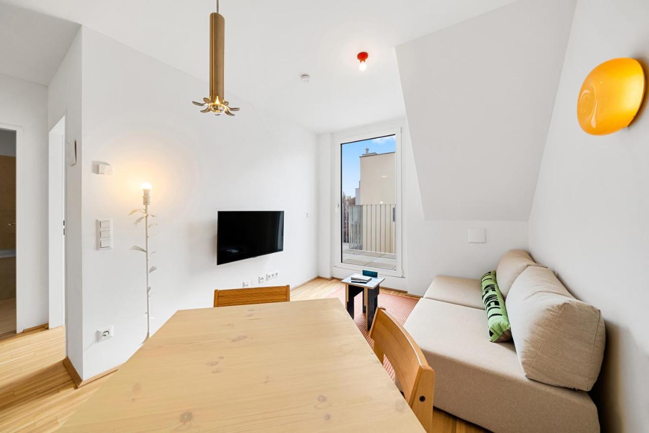 Ding Design In Brigittenau Apartment *