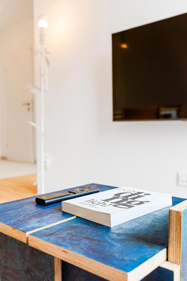 Ding Design In Brigittenau Apartment *