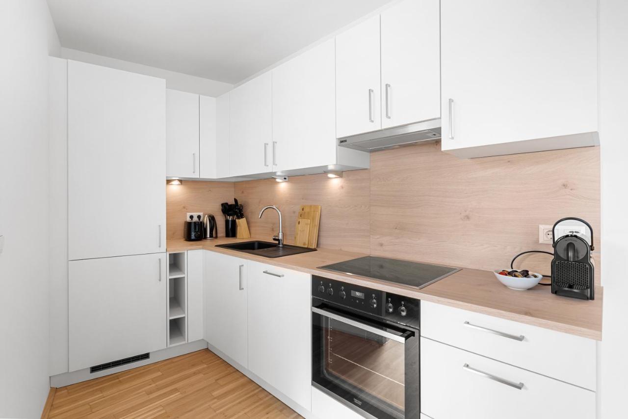 Ding Design In Brigittenau Apartment