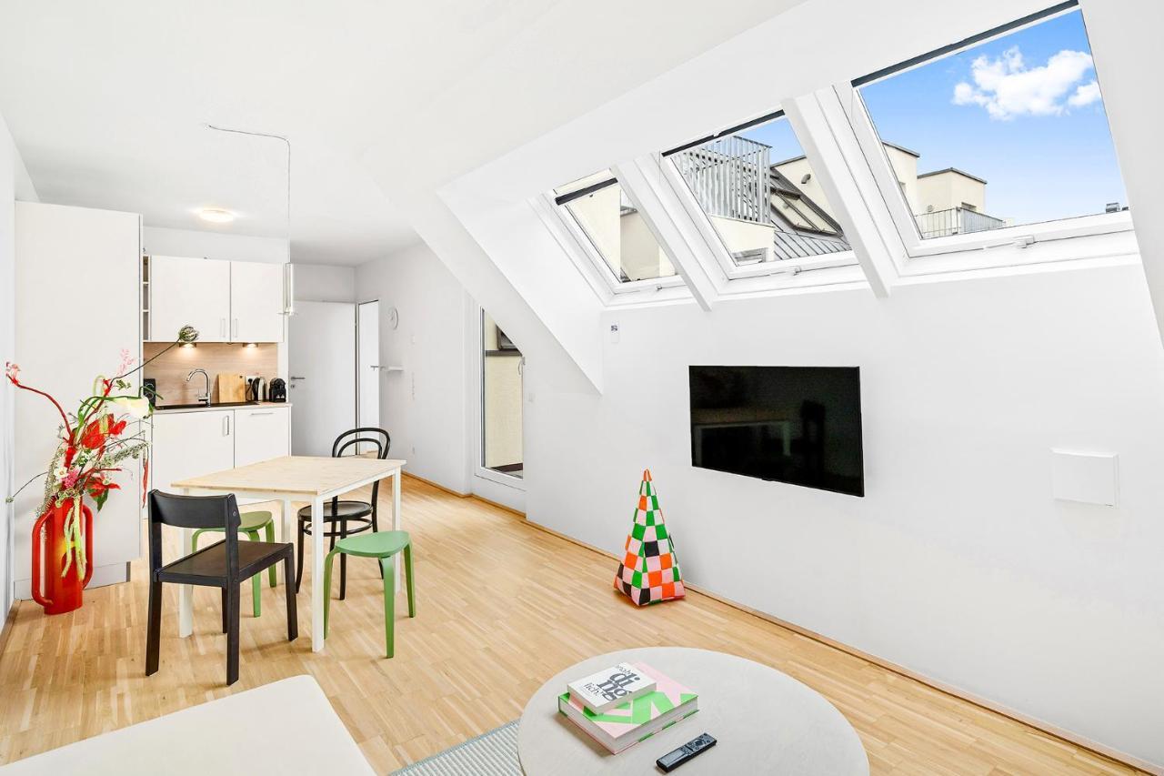 Ding Design In Brigittenau Apartment *